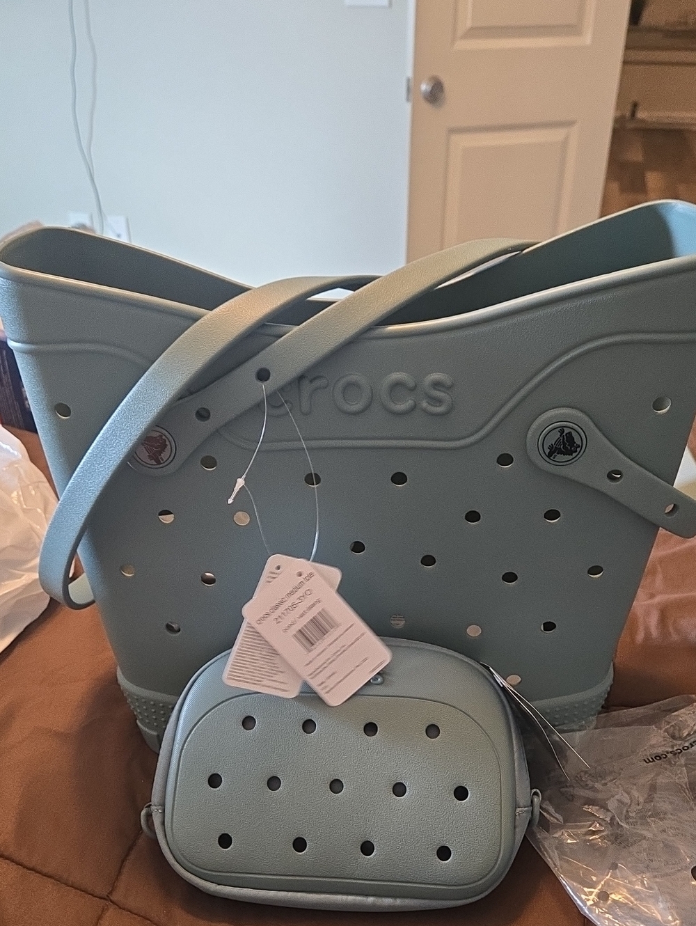 CROCS CLASSIC MEDIUM Tote with Matching BELT BAG. POND COLOR
